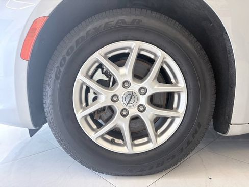 Used 2024 Chrysler Pacifica Touring-L FWD image 39