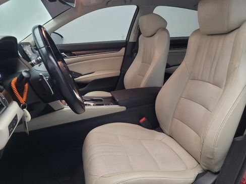 Used 2018 Honda Accord Touring image 17