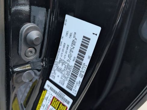 Used 2024 Toyota Tundra Platinum AWD/4WD image 39