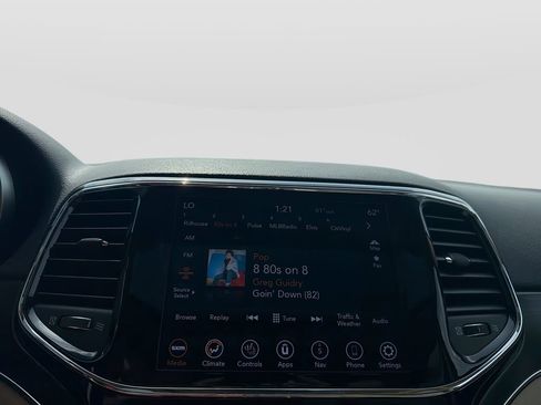 Used 2021 Jeep Grand Cherokee Limited image 23