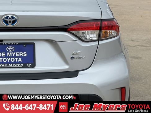 Used 2025 Toyota Corolla LE image 9