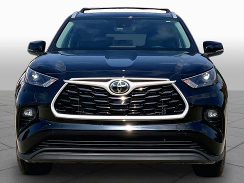 Used 2025 Toyota Highlander XLE AWD/4WD image 4
