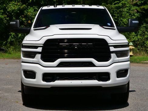 Used 2026 RAM 2500 Laramie AWD/4WD image 5