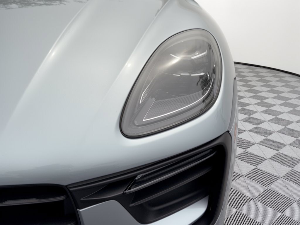 Used 2023 Porsche Macan AWD/4WD image 12