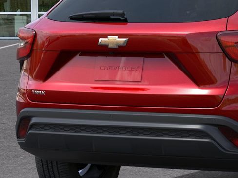 New 2026 Chevrolet Trax LS w/ LS Convenience Package FWD image 14