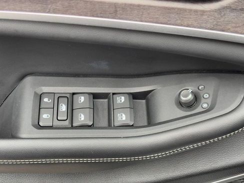 Used 2022 Jeep Grand Cherokee Limited image 23