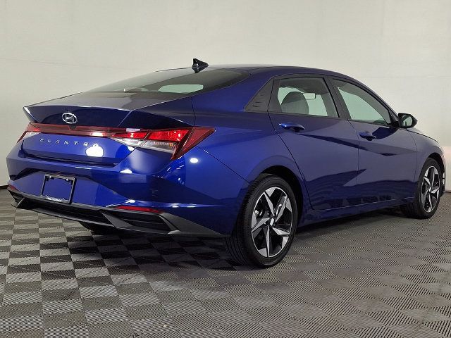 Used 2023 Hyundai Elantra SEL w/ Convenience Package FWD image 9