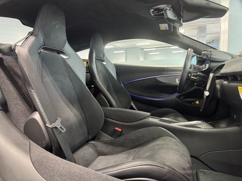 Used 2023 McLaren Artura image 11