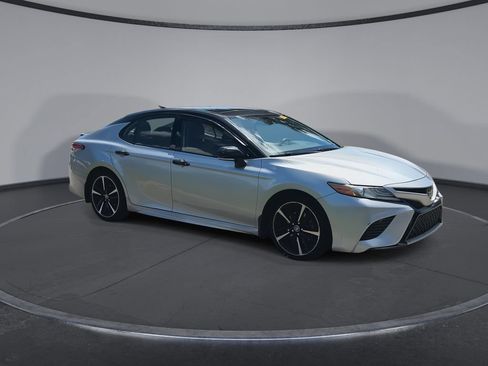 Used 2019 Toyota Camry XSE w/ Navigation Package FWD image 2