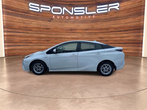 Used 2016 Toyota Prius Two image 2