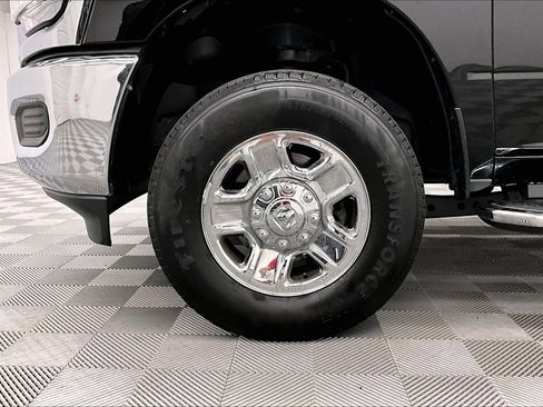 Used 2024 RAM 2500 Tradesman w/ Chrome Appearance Group AWD/4WD image 10