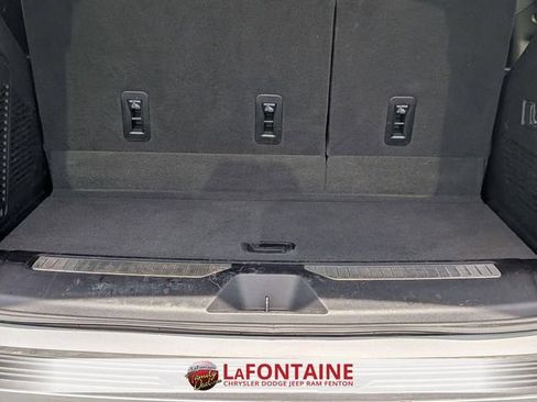 Used 2025 GMC Yukon Denali AWD/4WD image 30