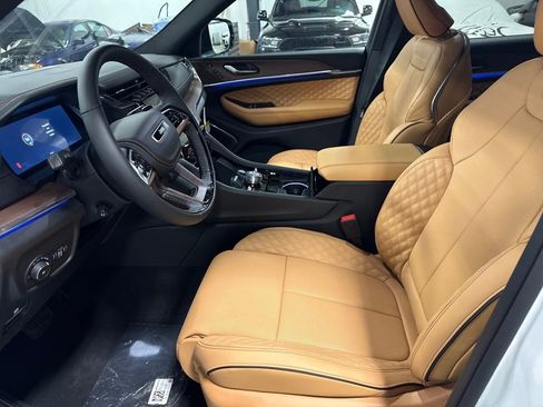 New 2025 Jeep Grand Cherokee L Summit image 9