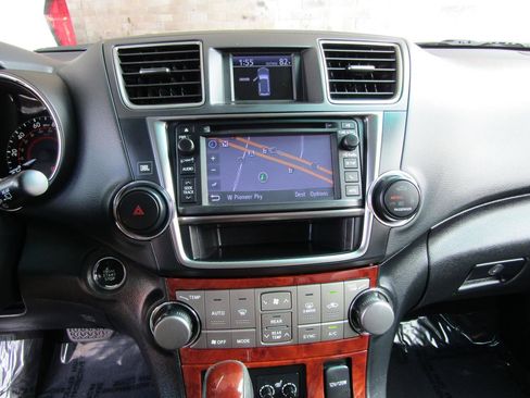 Used 2013 Toyota Highlander Limited image 21
