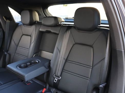 Used 2019 Porsche Cayenne S image 21