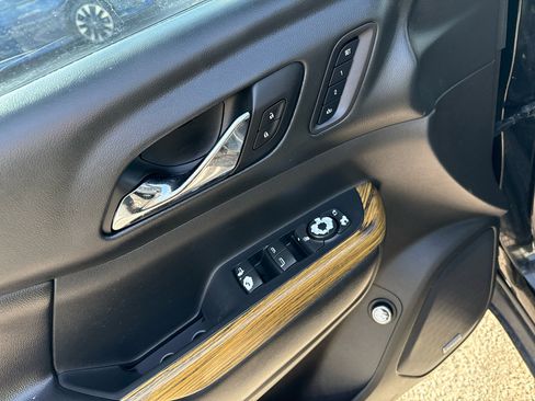 Used 2017 GMC Acadia Denali image 15