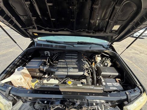 Used 2012 Toyota Tundra 2WD CrewMax w/ Tow Pkg image 18