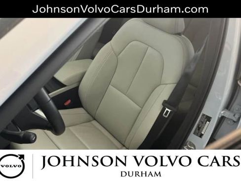Used 2025 Volvo XC40 B5 Plus AWD/4WD image 7