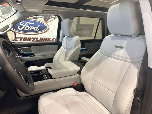New 2026 Ford Expedition Platinum image 19