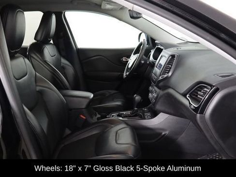 Used 2019 Jeep Cherokee Latitude Plus AWD/4WD image 30