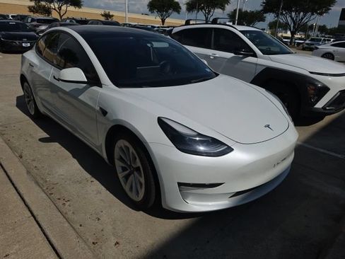 Used 2023 Tesla Model 3 Standard Range RWD image 4