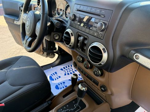 Used 2018 Jeep Wrangler Unlimited Rubicon w/ Connectivity Group image 29