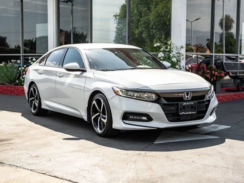 Used 2018 Honda Accord Sport image 3