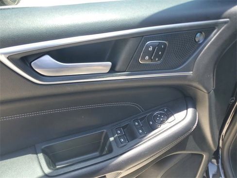 Used 2022 Ford Edge Titanium image 19