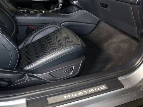 Used 2025 Ford Mustang Premium RWD image 31
