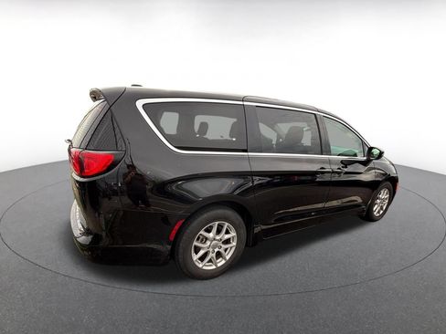 Used 2024 Chrysler Voyager LX FWD image 10