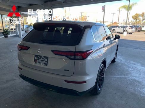 Used 2024 Mitsubishi Outlander SE Black Edition image 3