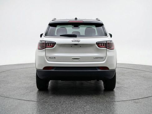 Used 2025 Jeep Compass Limited image 7