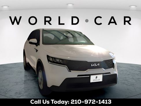 Certified 2022 Kia Sorento LX image 1