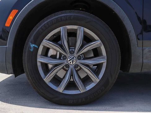 Certified 2023 Volkswagen Tiguan SE FWD image 11
