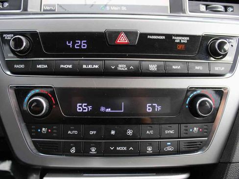 Used 2016 Hyundai Sonata Limited w/ Option Group 04 FWD image 23