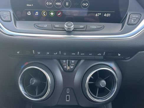 Used 2025 Chevrolet Blazer LT FWD image 27