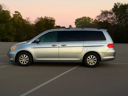 Used 2010 Honda Odyssey EX-L image 2