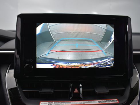 Used 2025 Toyota Corolla LE image 21