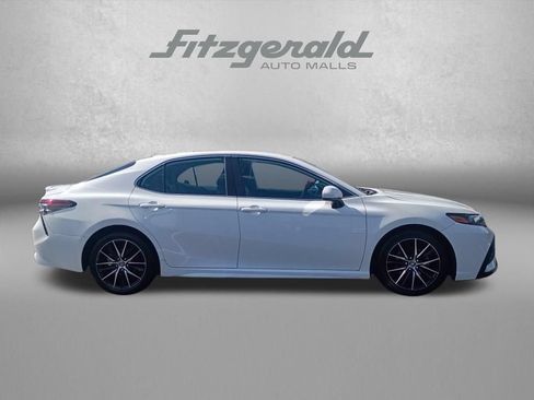 Used 2021 Toyota Camry SE FWD image 4