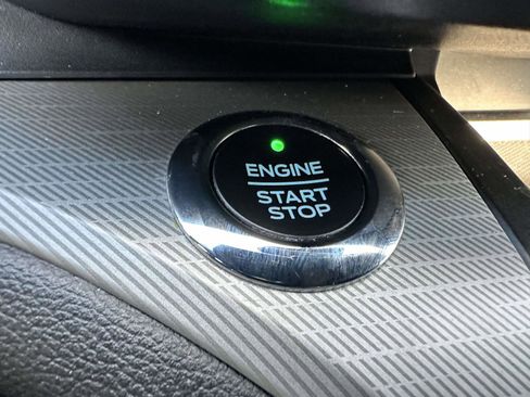 Used 2020 Ford Explorer XLT w/ Equipment Group 202A image 20