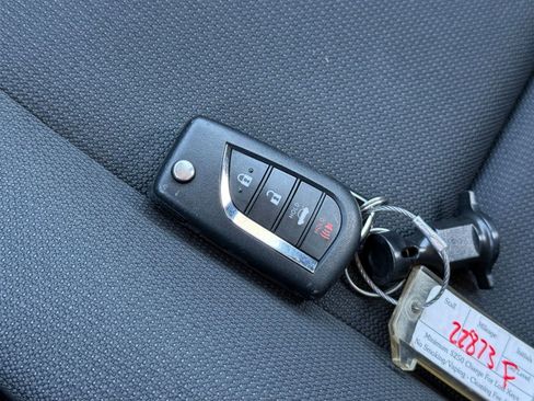 Used 2025 Toyota Corolla LE image 21