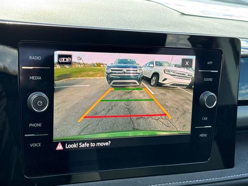 Certified 2025 Volkswagen Taos SE image 28