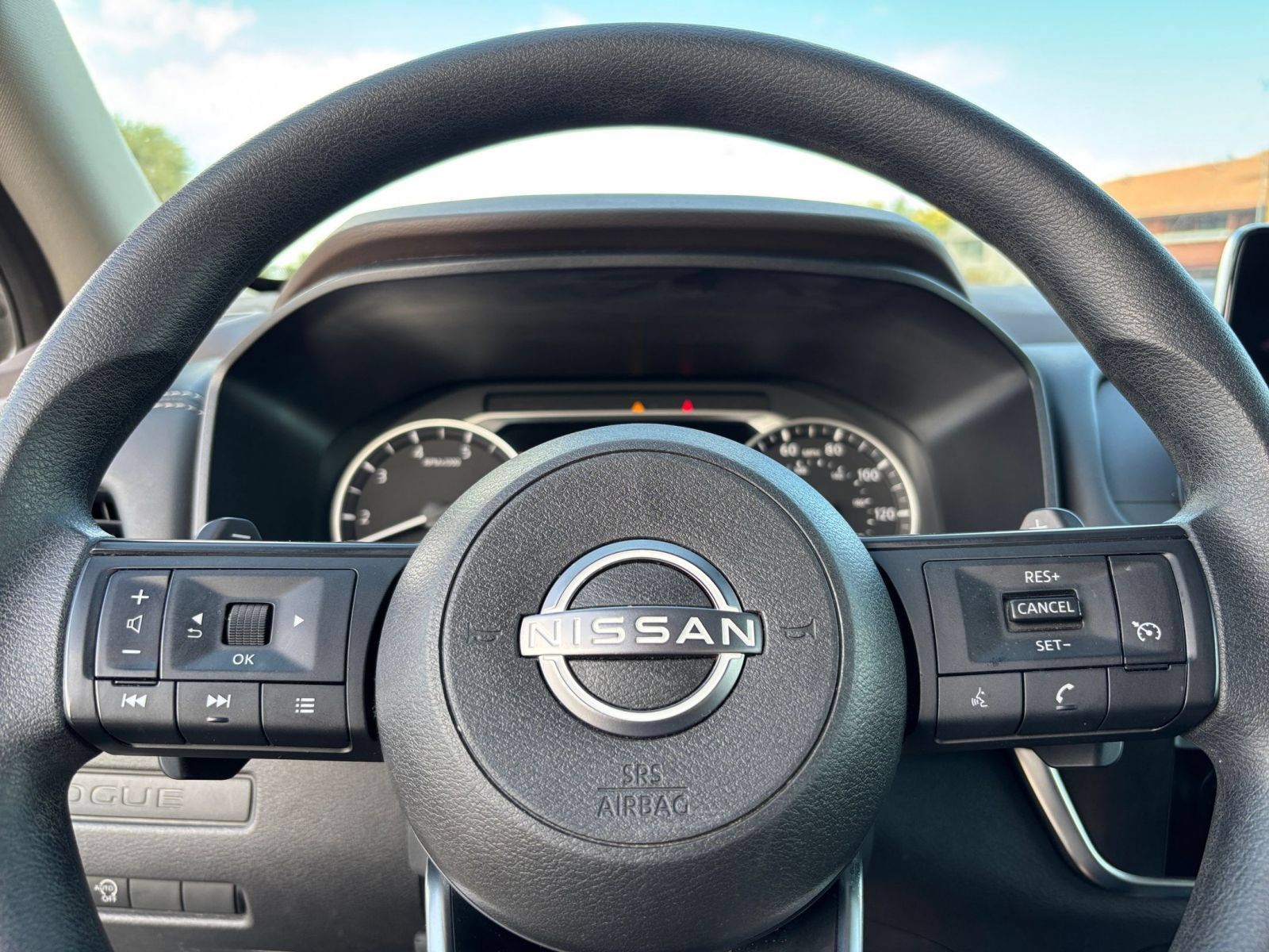 Used 2023 Nissan Rogue S AWD/4WD image 26