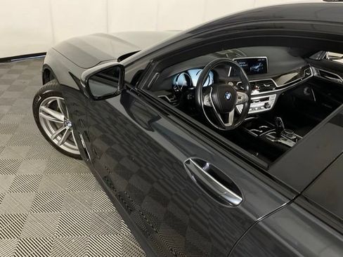Used 2018 BMW 750i xDrive w/ Autobahn Package AWD/4WD image 41