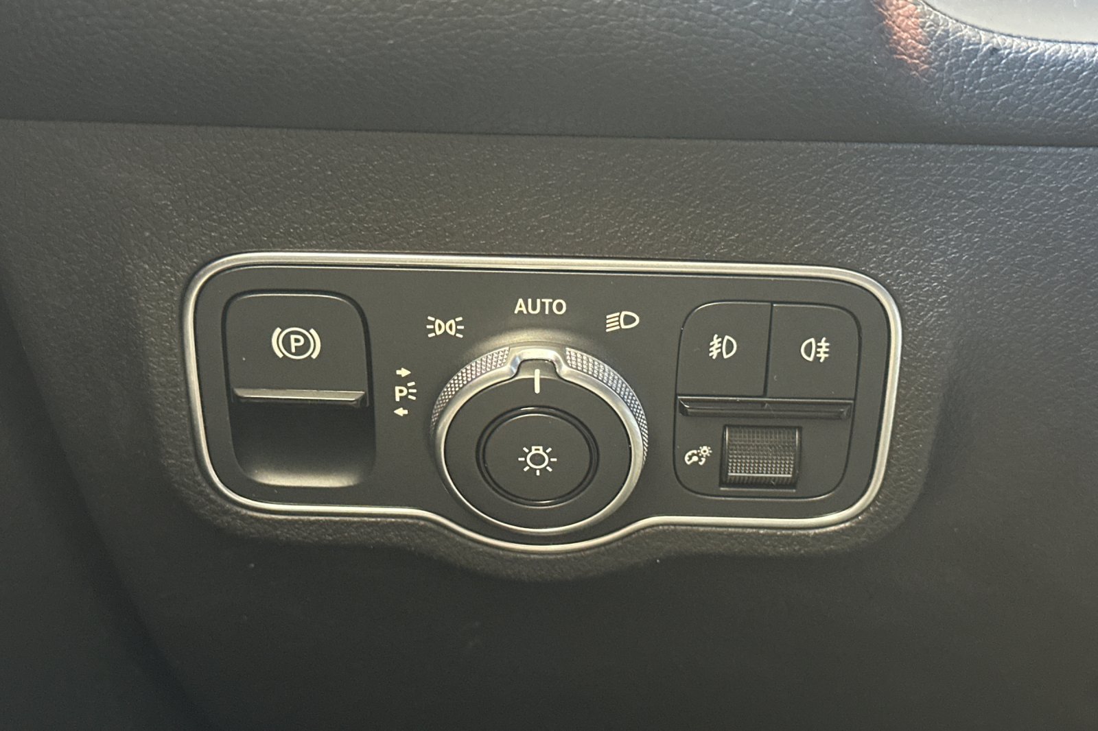Used 2022 Mercedes-Benz GLB 250 4MATIC image 35
