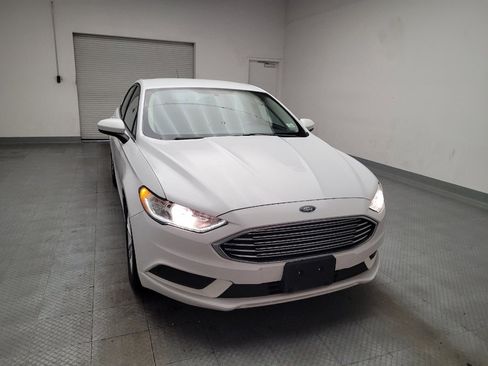 Used 2018 Ford Fusion SE FWD image 14
