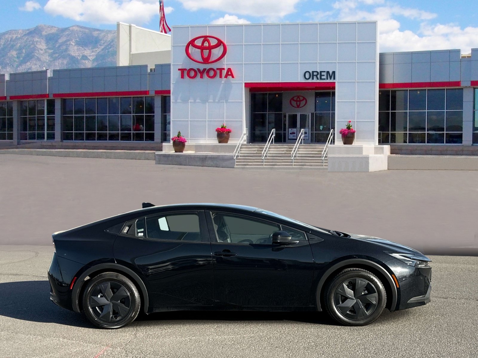 Used 2025 Toyota Prius LE FWD image 3