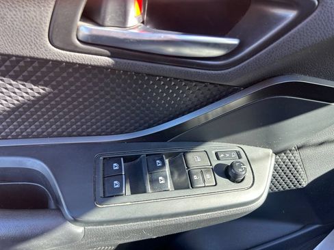 Used 2018 Toyota C-HR XLE FWD image 17