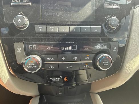 Used 2018 Nissan Rogue Sport SV FWD image 22