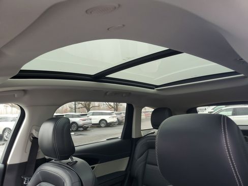 Certified 2024 Lincoln Nautilus Reserve w/ Equipment Group 202A image 11